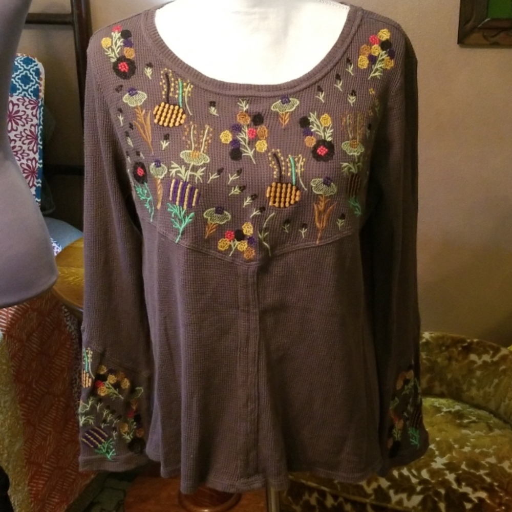 Umgee Embroidered Tshirt L